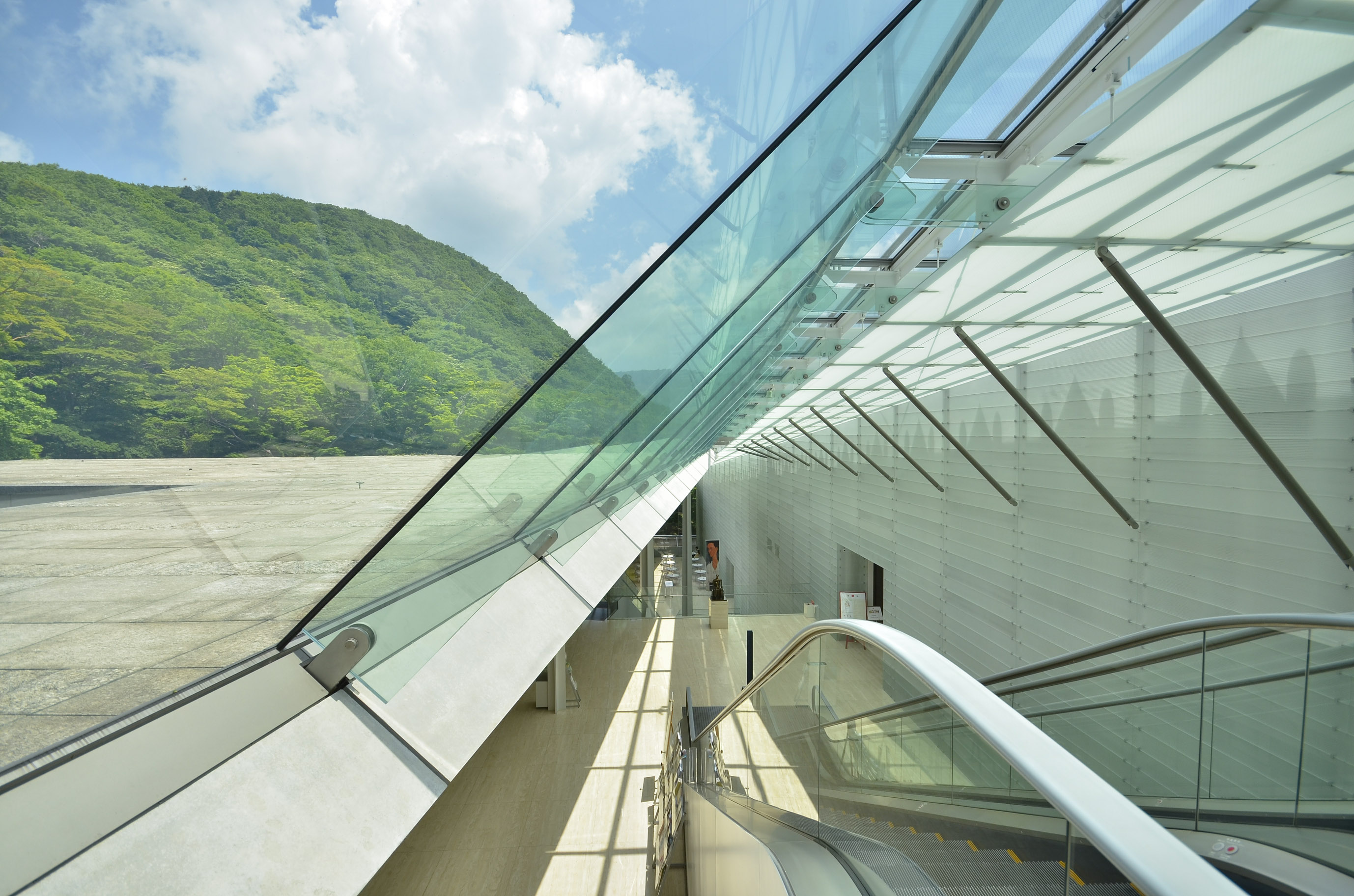 ポーラ美術館　内観２Fから .jpg